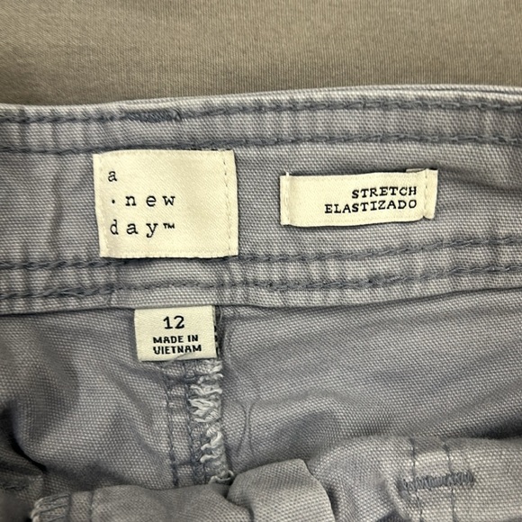 Women’s shorts - Picture 3 of 3